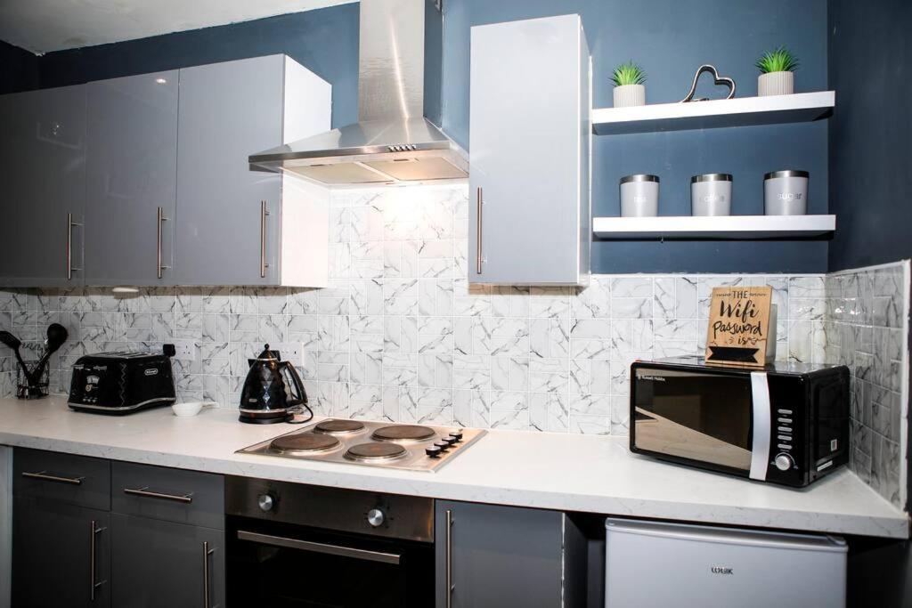 Stylish Two-Bedroom Salford Quays Apartment Manchester Dış mekan fotoğraf