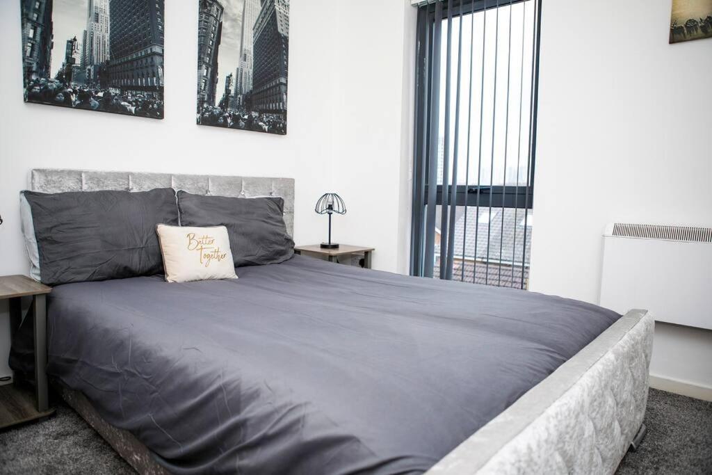 Stylish Two-Bedroom Salford Quays Apartment Manchester Dış mekan fotoğraf