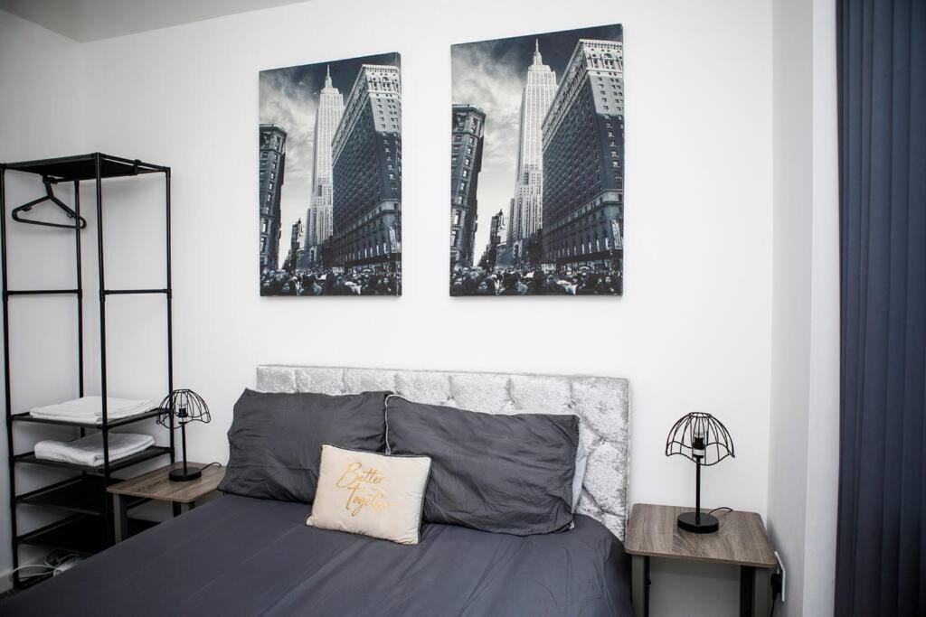 Stylish Two-Bedroom Salford Quays Apartment Manchester Dış mekan fotoğraf